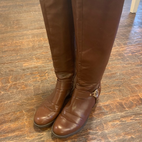 Geneo Tall Riding Boot -Has gold TH on the sides. - Picture 10 of 12